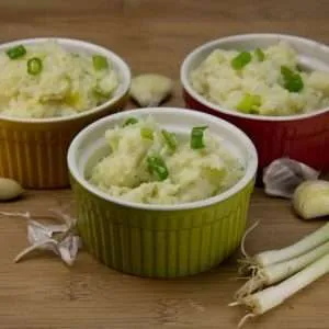 mashed potatoes in individual serving bowls